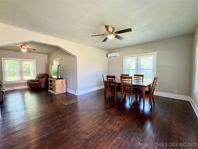 929 E Walnut St, Cushing, OK 74023 - photo 2