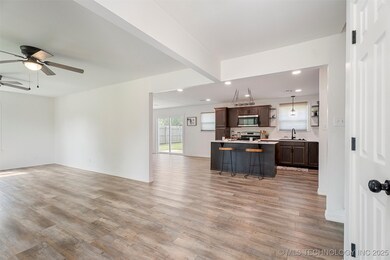 1063 Rolling Meadows Ct, Bartlesville, OK 74006 - photo 7