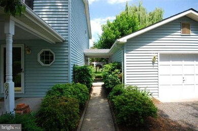 867 Carrier Dr, Strasburg, VA 22657 - photo 3