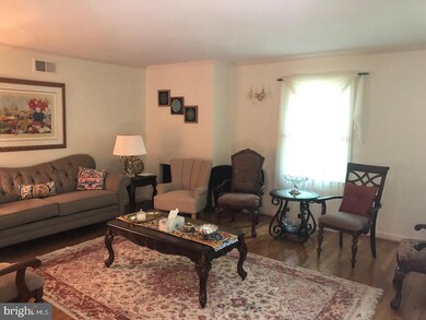 8512 Horseshoe Ln, Potomac, MD 20854 - photo 4