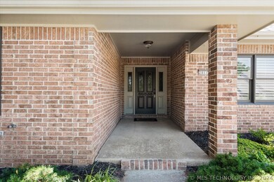 2801 Claremont Dr, Bartlesville, OK 74006 - photo 2