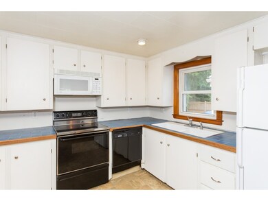 21 Howe St, Rochester, NH 03867 - photo 5