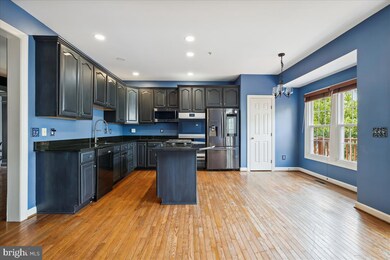 8038 Kidwell Hill Ct, Vienna, VA 22182 - photo 5