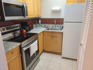 2763 Woodgate Ln unit 207, Sarasota, FL 34231 - photo 3