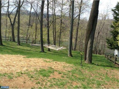 1017 Riverview Dr, Reading, PA 19605 - photo 3