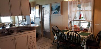 613 Sinclair Cir, Tavares, FL 32778 - photo 3