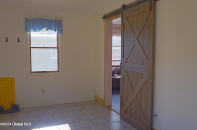 15 Center St, Schenectady, NY 12302 - photo 3