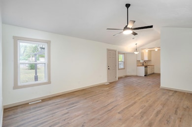 2859 W Cherokee St-12