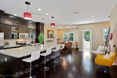 Kitchen & Dining