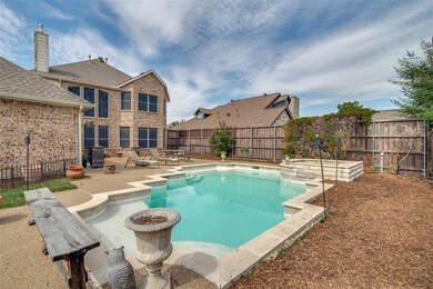 Wonderful saltwater pool/spa with tanning ledge