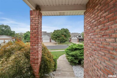 5212 N Rothmere Dr, Peoria, IL 61615 - photo 2
