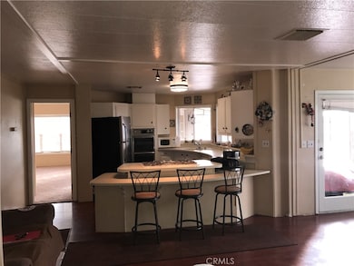 13958 Victoria Ct, Victorville, CA 92395 - photo 3