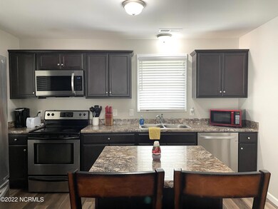 722 Henderson Dr, Jacksonville, NC 28540 - photo 6