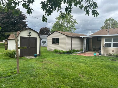 211 Woodlane Dr, Columbus, IN 47201 - photo 4