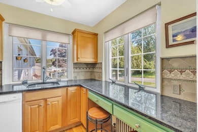 19 East St, South Hadley, MA 01075 - photo 3