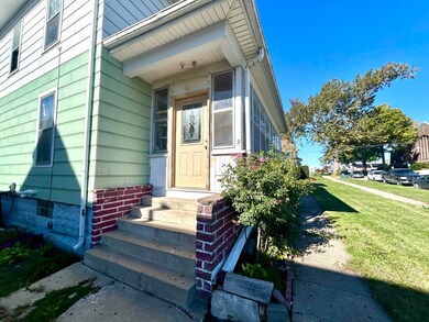 9 S 4th St, Marshalltown, IA 50158 - photo 4