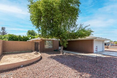 8932 N 56th DR, Glendale, AZ 85302