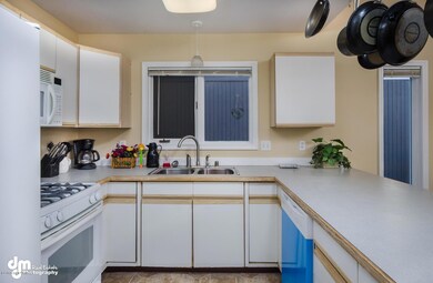 8433 Barnett Drive Anchorage-large-004-K