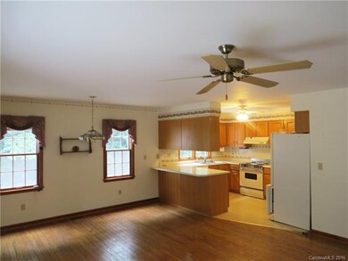 71 Chestnut Ln, Hendersonville, NC 28792 - photo 7