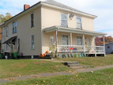 524 Locust St, Coshocton, OH 43812 - photo 3