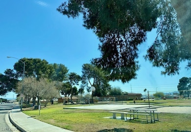 5556 Everglade St, Las Vegas, NV 89142 - photo 2