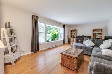 827 S Euclid Ave, Elmhurst, IL 60126 - photo 5