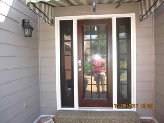 Greet your family & friends in this nice entry way!