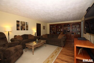 15902 N Logan Ct, Chillicothe, IL 61523 - photo 4