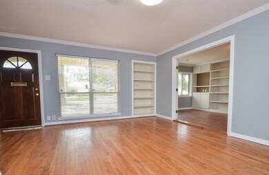 2126 Saxon Dr, Houston, TX 77018 - photo 3