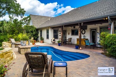 Pool: This pool is perfect and very easy maintenance.