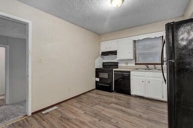 2755 W Chestnut St-4