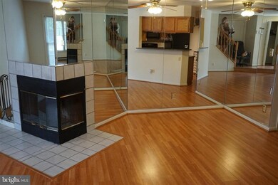 4026 Chetham Way unit 19, Woodbridge, VA 22192 - photo 3