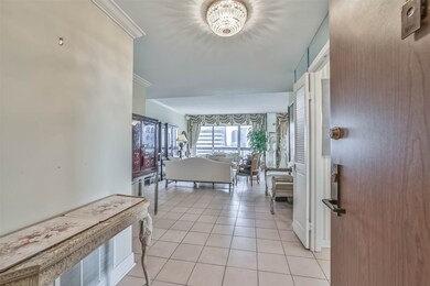 Here is your first peek inside unit 1106, located
