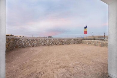 313 Canyon Vista Dr, Horizon City, TX 79928 - photo 3