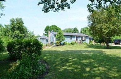 107 W Dudley Rd, Dudley, MA 01571 - photo 2