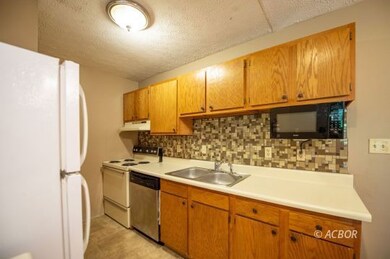 Kitchen with tile backsplash