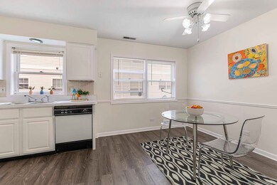 Large, light and bright eat in kitchen with tons o