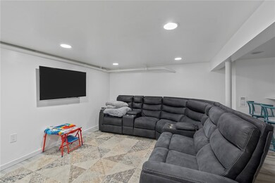 246 Roger Williams Ave, Providence, RI 02907 - photo 5