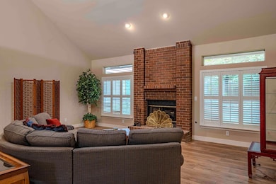 8860 N 10th St, Fresno, CA 93720 - photo 6