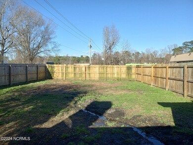 101 Creekview Dr, Jacksonville, NC 28540 - photo 4