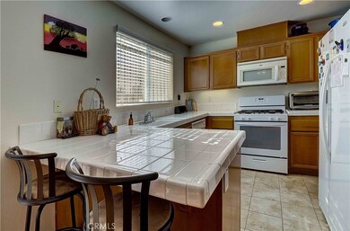 852 W Kemp Ct, Compton, CA 90220 - photo 2
