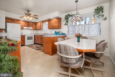 6 Tina Ln, Mertztown, PA 19539 - photo 4