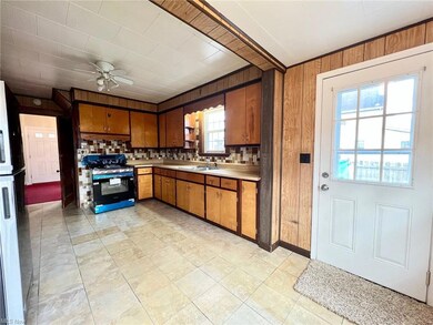18X13 EAT IN KITCHEN