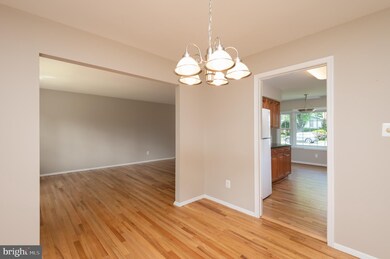 4644 Tara Dr, Fairfax, VA 22032 - photo 7