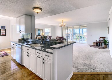 Beautifully Updated Kitchen!