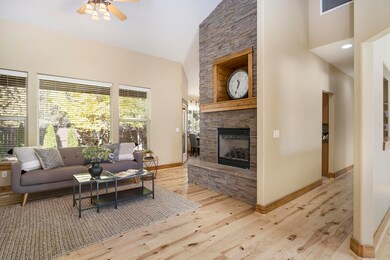 60901 Crested Butte Ln, Bend, OR 97702 - photo 5