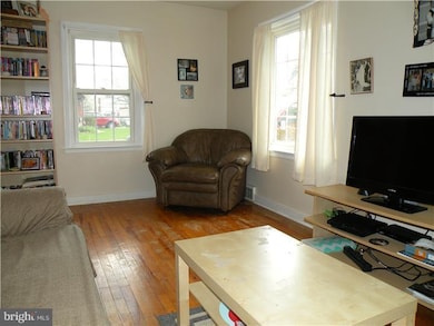 301 Mckinley Ave, Reading, PA 19605 - photo 5