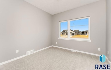 5409 E Brennan Dr, Sioux Falls, SD 57110 - photo 3