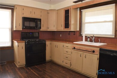 827 W College Ave, Woodville, OH 43469 - photo 7