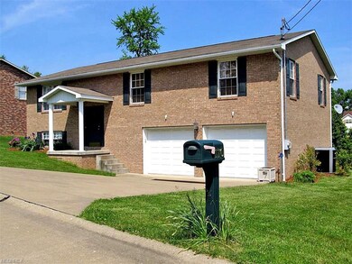 Like new 3 bedroom, 2 bath All Brick Spit Foyer bu